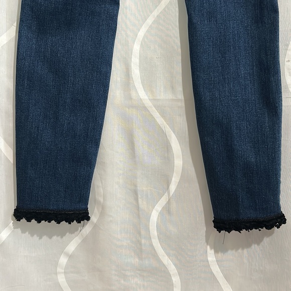 Ann Taylor Fur Trimmed, The Skinny, Modern Fit Jeans, Size 2. - Picture 4 of 6